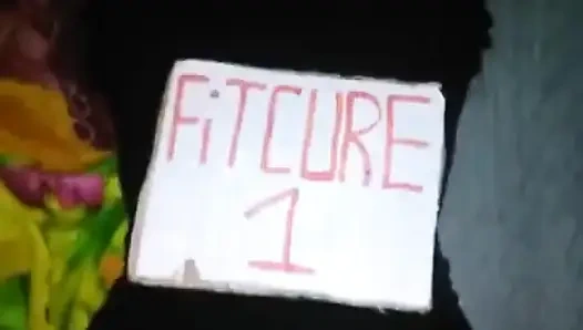 Kız arkadaşım yatakta dörtlü elbiseli