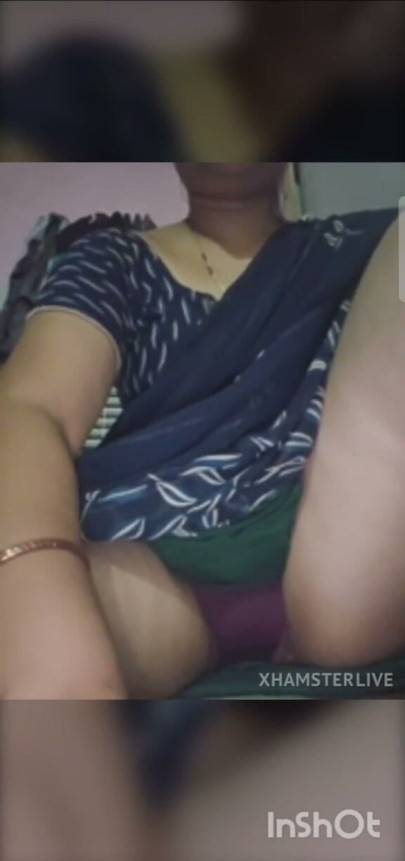 Desi bhabhi ne kursi pe beth ke apni chooth ke maje liye | Clip 2