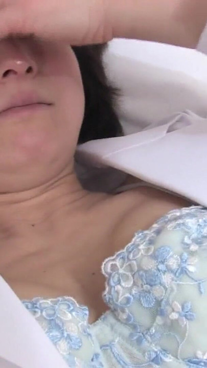 Momen spektakuler dari "cewek seksi lagi asik masturbasi pakai vibrator sebelum ngentot kontol"