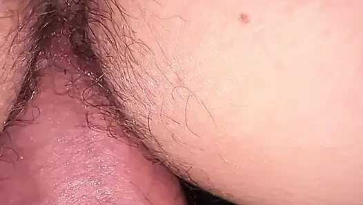 Замедленная съемка раком и кримпай, текущий в видео от первого лица, волосатая жена крупным планом в любительском видео