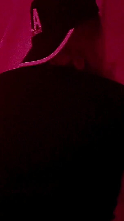 Glory Hole u disko toaletu, pušim strancu | Klip 1