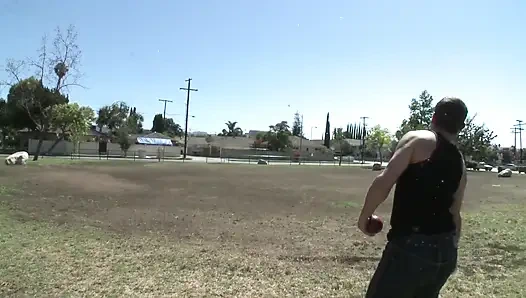 Ngajak ngentot habis-habisan di taman berujung sesi ngentot intens sama cewek semok rambut cokelat