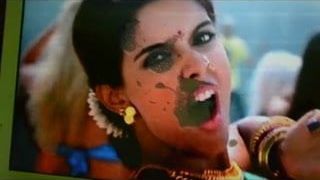 Asin ,Un naatha vaaila en sunniya pottu pallu velakanumdi,,,