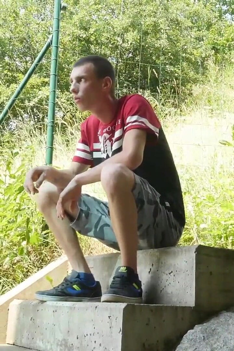 Onun yerine kaslı yarak içiyor