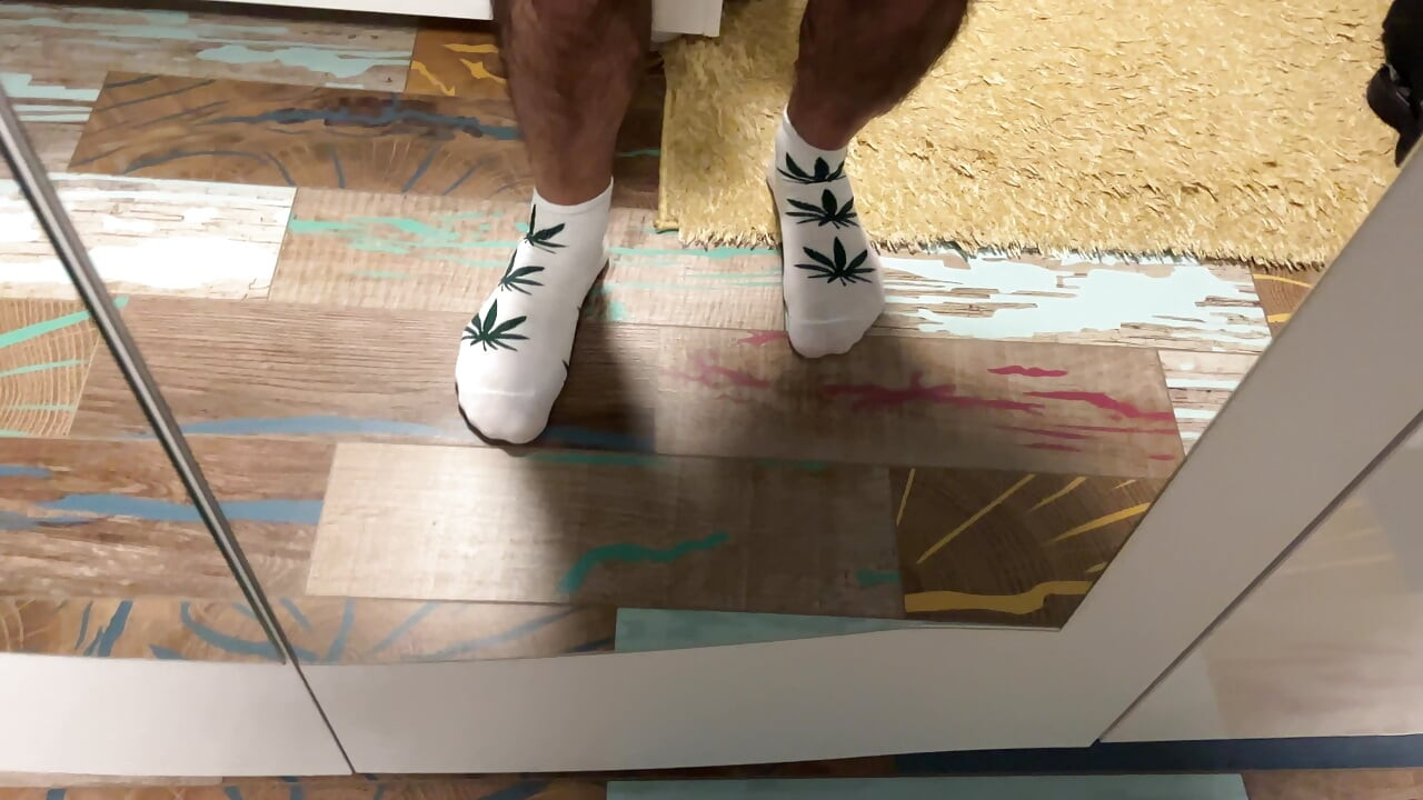 Gay Solo - Green Leaf Socks & White Cotton Fetish in Bedroom