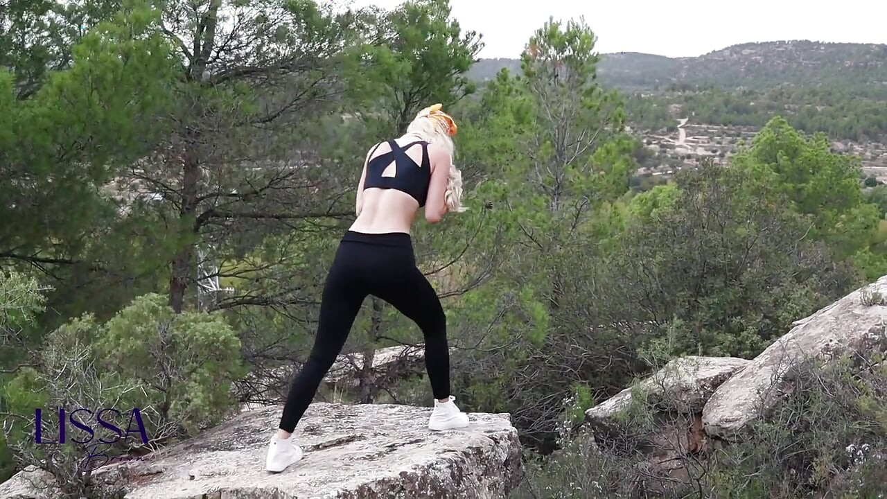 見知らぬ人とのヨガルーティン