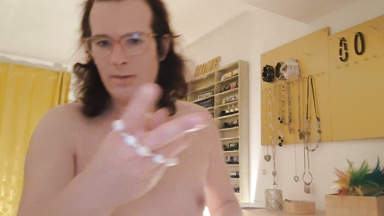 Tôi sẽ cho bạn xem đồ trang sức của tôi, v.v.