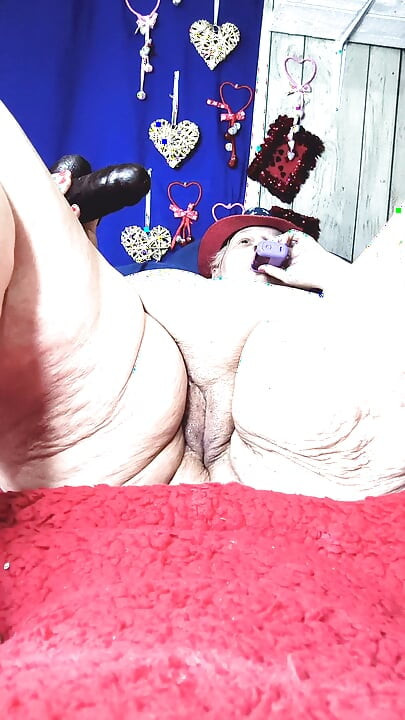 4 Times Cumming While She's Slumming