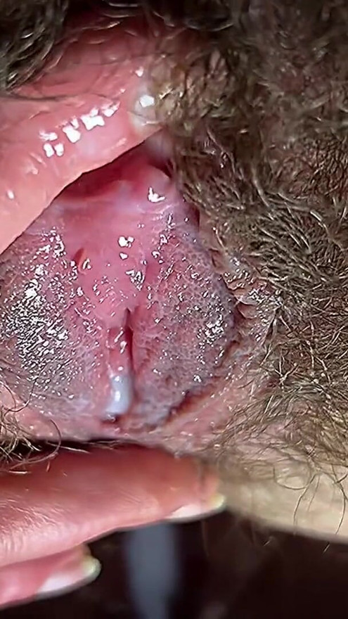 Juicy mom with close-up of her naughty hairy | Clip 1