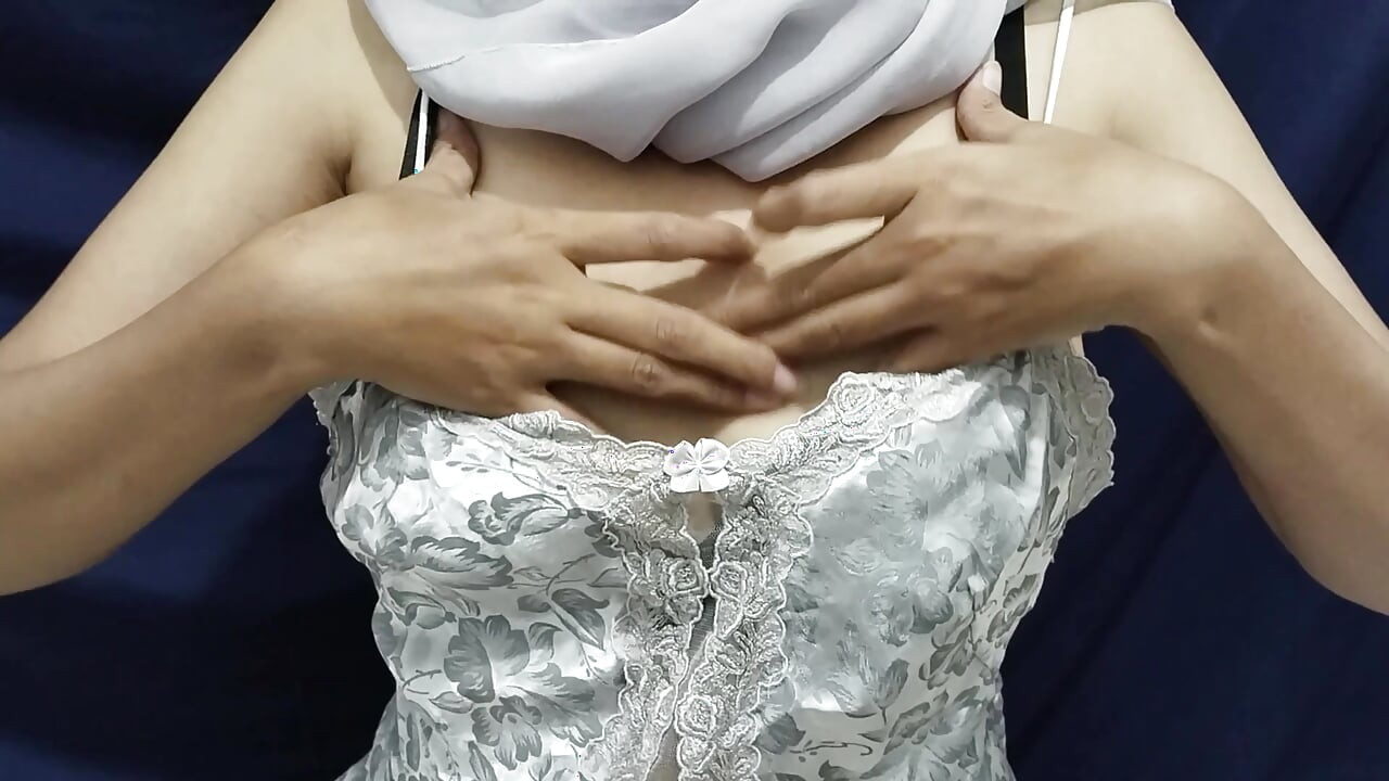 Milf hijab solo masturbate