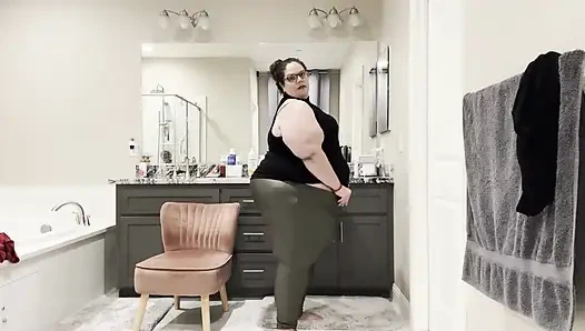 Two Temptations: Plump Paradise Fashion Fiesta (wmv)