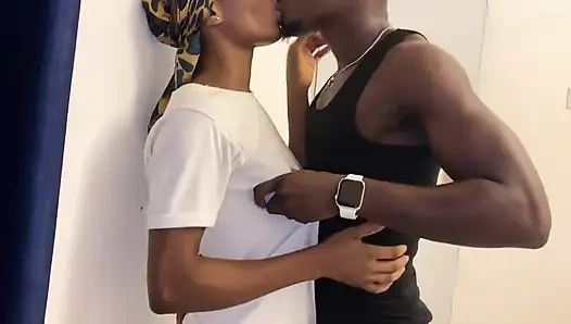 Musa Трахнул Хардкорно Горничную С Ванной