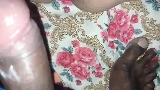 Gaon ke friend ki mausi ko Apne Ghar per bulakar Kali chut Ki Kar Li chudai Desi mausi ki chut