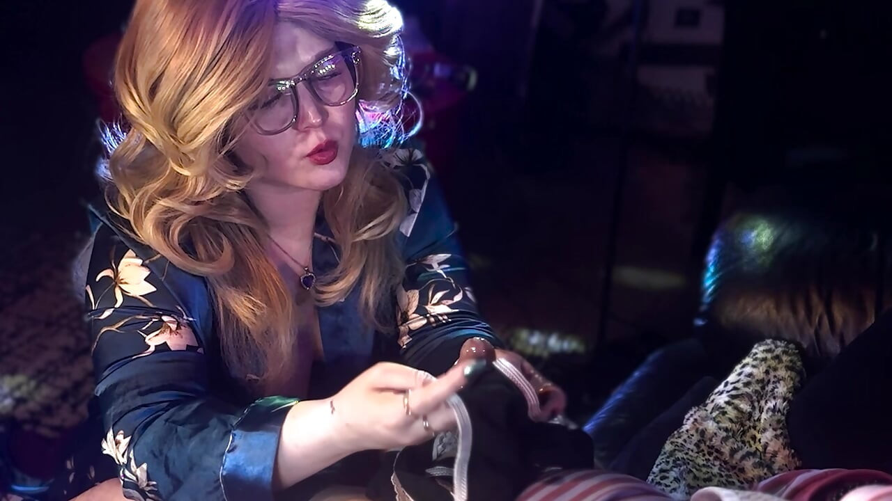 Stepmommy Cleans Cock with a Handjob