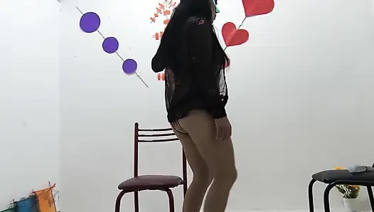 A SEXY WHORE SEDUCES THE BIRTHDAY BOY AT HOME AND GETS HORNY