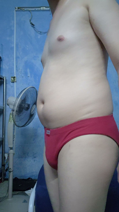 Eu în același lenjerie de acum 3 ani + am luat în greutate 68.3KG, acum joc cu burta și review de corp