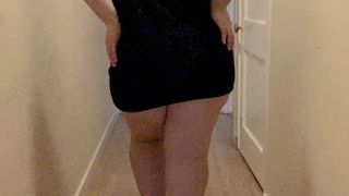 Sexy, curvas bbw esposa caliente en un pequeño vestido negro