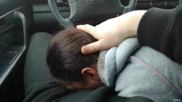 Olya sucks in the car