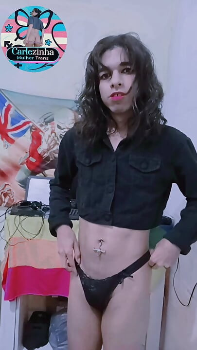 Gothic Carlezinha taking off her shorts and panties getting all wet and naked