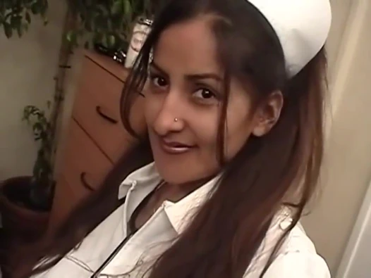 Ngentot memek threesome toket besar alami... Muncrat di pantat