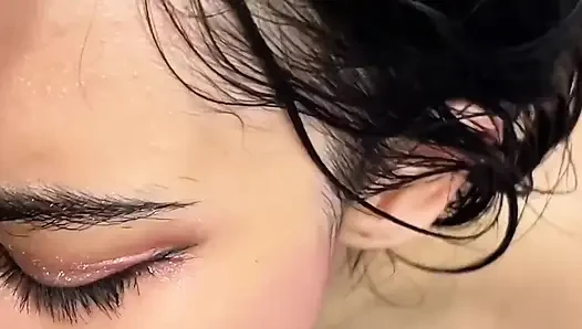Aku ngentot memek sempit pembantu nakal ini dan lupa aku ngentot memek sempitnya habis-habisan sampai crot di wajahnya