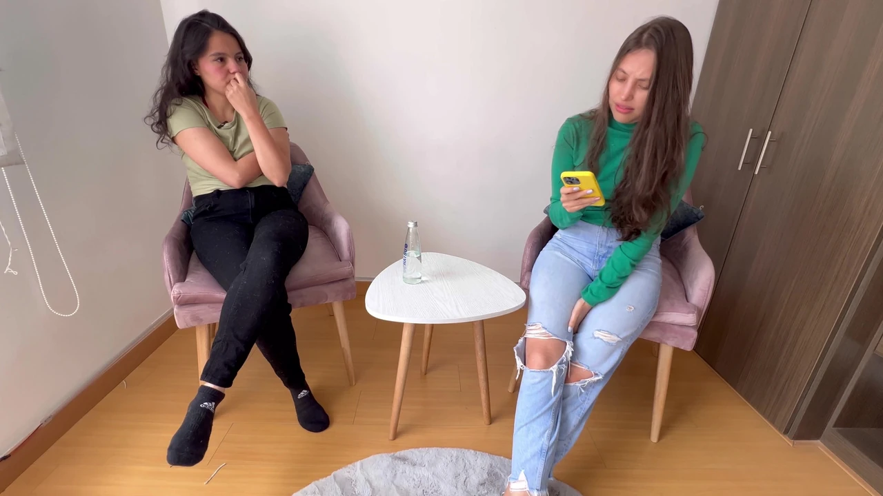 I play truth or dare with my stepsister and end up sucking her pussy