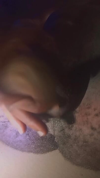 Mira esta masturbación anal y yo más tarde cómo te haré sentir. Cuando descubrí esto pensé que lo inventé pero aquí