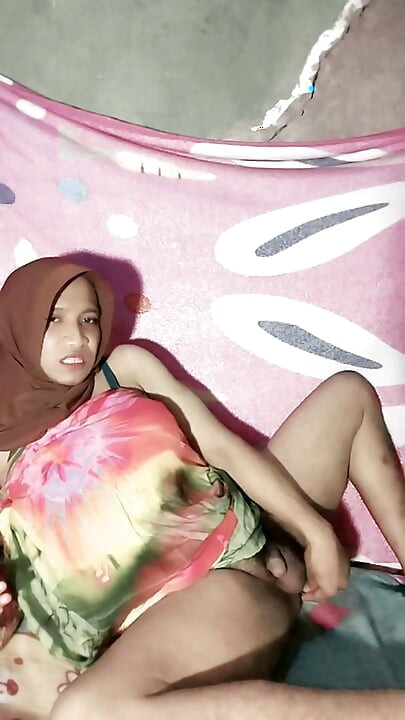 Beautiful Hijab Shemale Eggplant