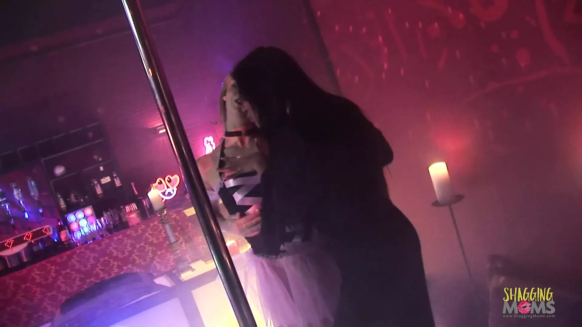 Strip-club-besitzer bekommt es, zwei seiner arbeiter zu knallen