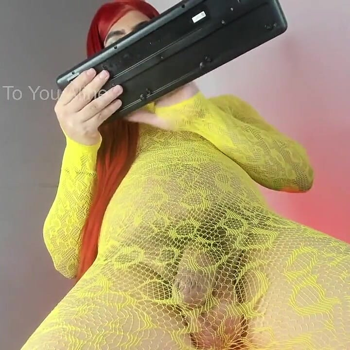 Penisul gros alb de Shemale columbian se dă mare singur