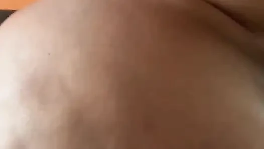 Neckend, schüttelt meinen riesigen hintern
