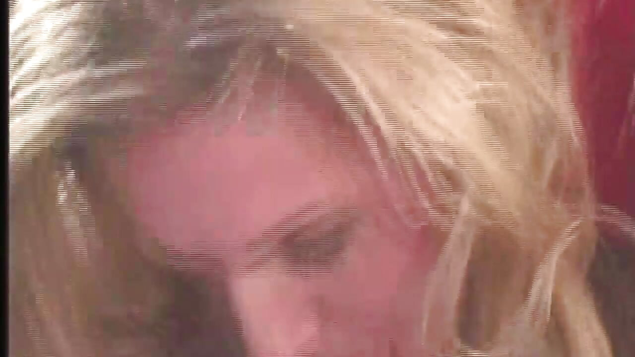 Hot Blondine sprøjtet i ansigtet