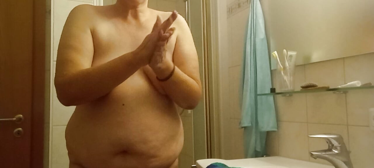 Fat mature woman taking a shower, Eva Pur and her voluptuous curves part 2