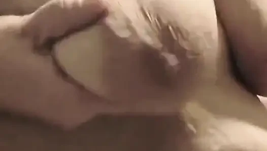 Прокрался, чтобы трахнуться на стену, он дает ей яйца и все