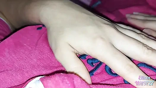 Komşumun üvey kız kardeşiyle amcığımla oynuyorum