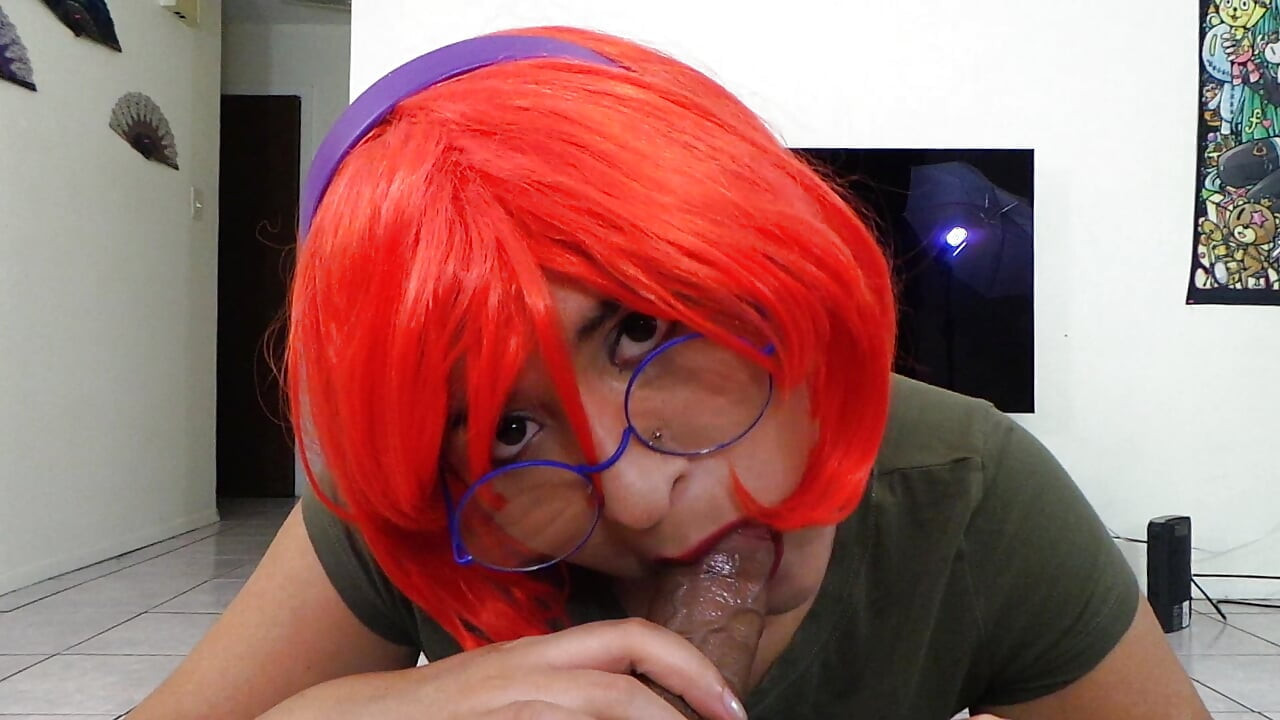 보짓물 가득한 자지를 빨아주는 Judith