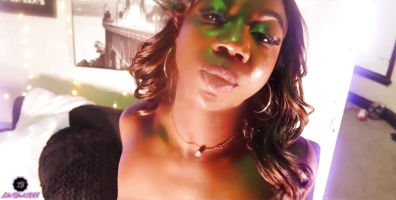 Lola Black XXX Sexy Babe Twerking Naked Ass Winking