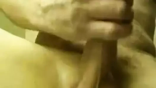 Motel odasındaki tezgahın üzerinde kriko yapıyorum