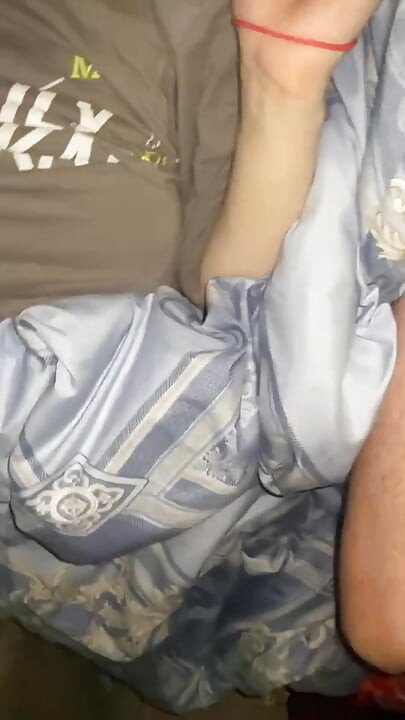 Duro chupando pau em uma máscara