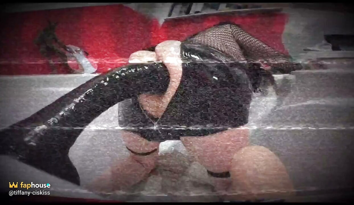 Goth femboy tiffany ciskiss đụ mông xxl colossus cu giả