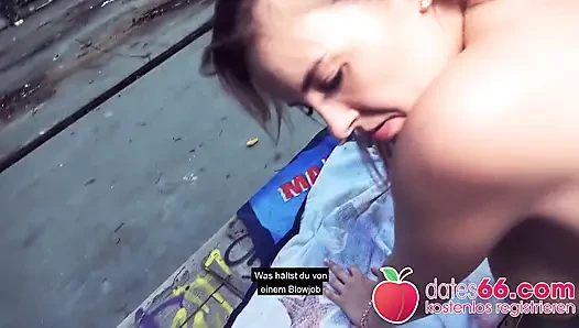 Büyük doğal memeler Candy Alexa Berlin havaalanında sikiliyor