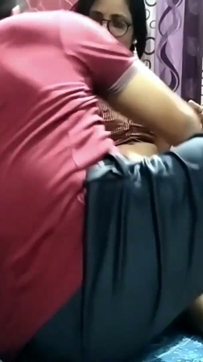 Sushmita si istri kolkata India ngentot posisi cowgirl gaya doggy sampai dicrot di dalam sama mr mishra di xhamster | Klip 1