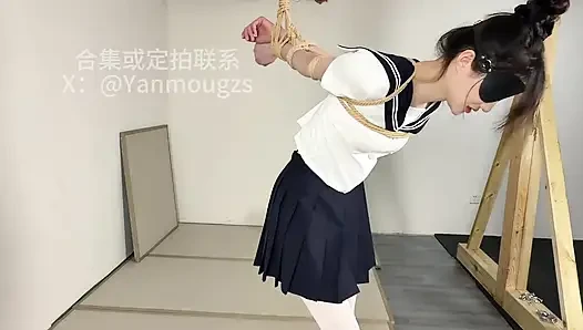 Düz kol, Japon tarzı ters bağlama ve yarı asılı askı için katlanabilir bacaklarla birleşmiştir