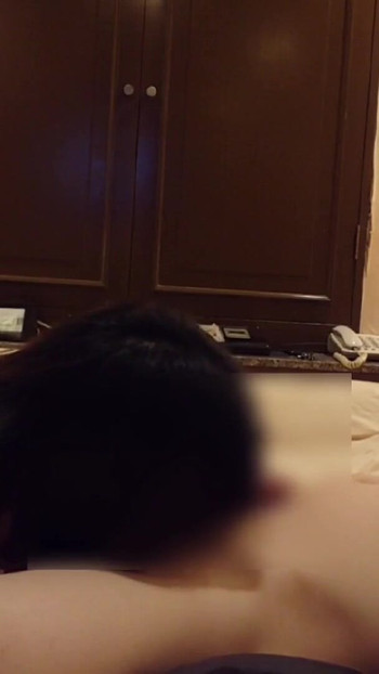 "미시 여자 40의 블로우볼 핥기" 개인 촬영 동네 거유 Pocha Pocha의 스릴 넘치는 순간