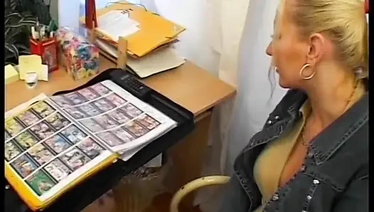 Блондинка милфа-шлюшка скачет на хуе