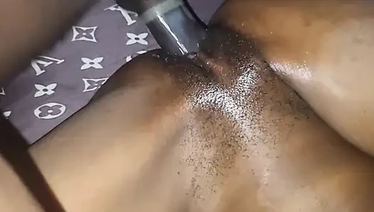Memek besar ini dicrot sperma hangat setelah dientot habis-habisan
