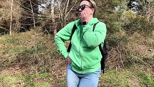 Verzweifelte Nasse Jeans Im Freien Auf Dem Öffentlichen Weg