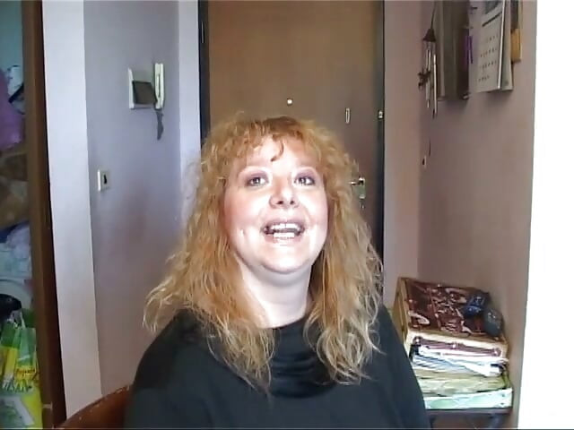 Ugly amateur woman blows a few dicks