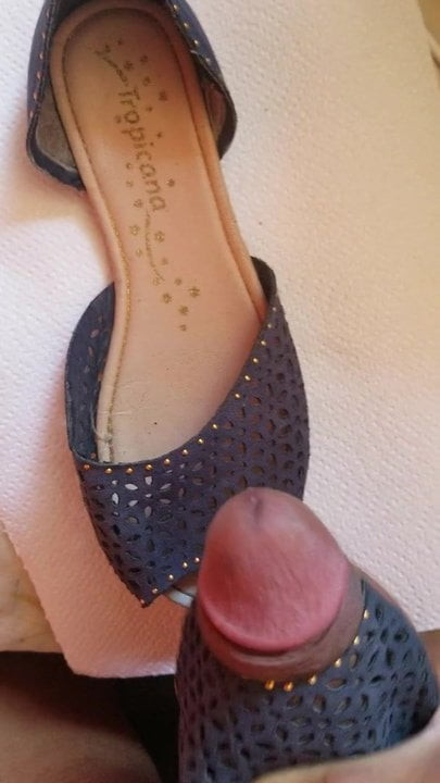 รองเท้าน้ําแตก