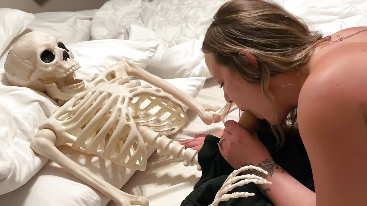Vrouw Betrapt Terwijl Ze Geneukt Wordt Met Halloween